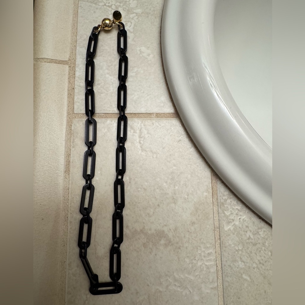 New By Alexa Rae BAR Melania Clara Black Oval Link Magnetic Closure Necklace - Picture 2 of 4